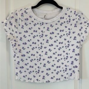 Le Utthe Ditsy Purple Floral and White Lettuce Edge Cropped Baby Tee - est small